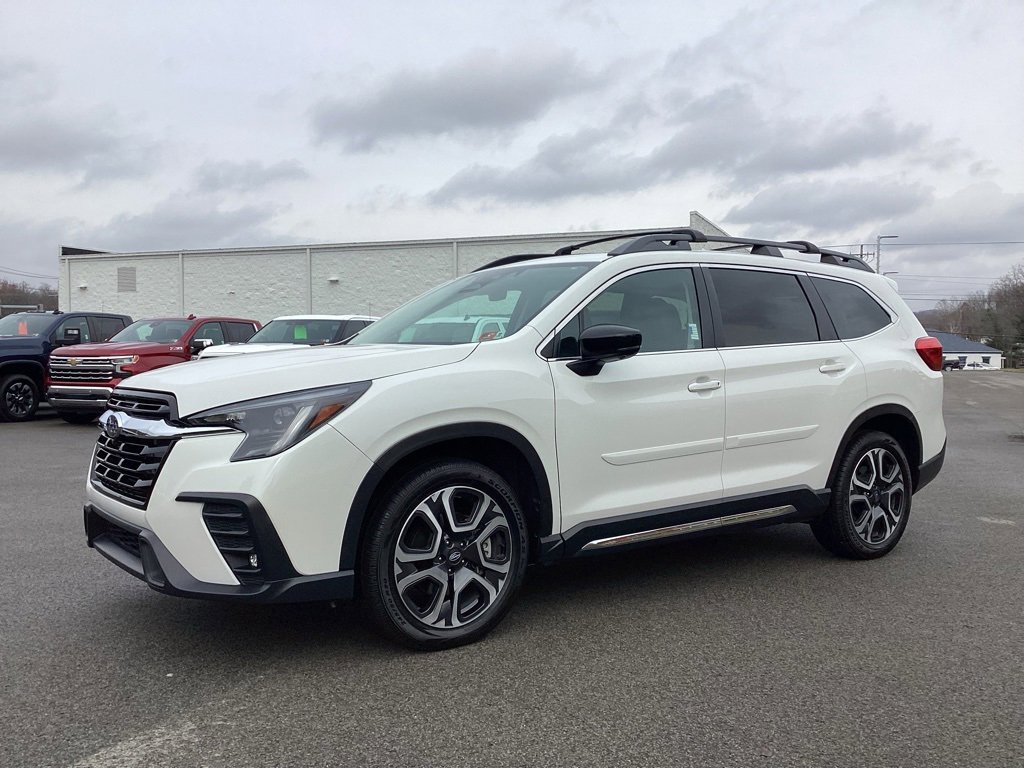 2024 Subaru Ascent Limited's photo