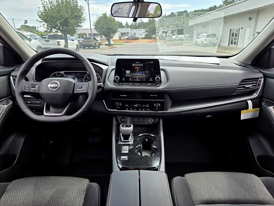 2026 Nissan Rogue SV photo 10