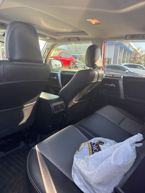 2019 Toyota 4Runner SR5 photo 4