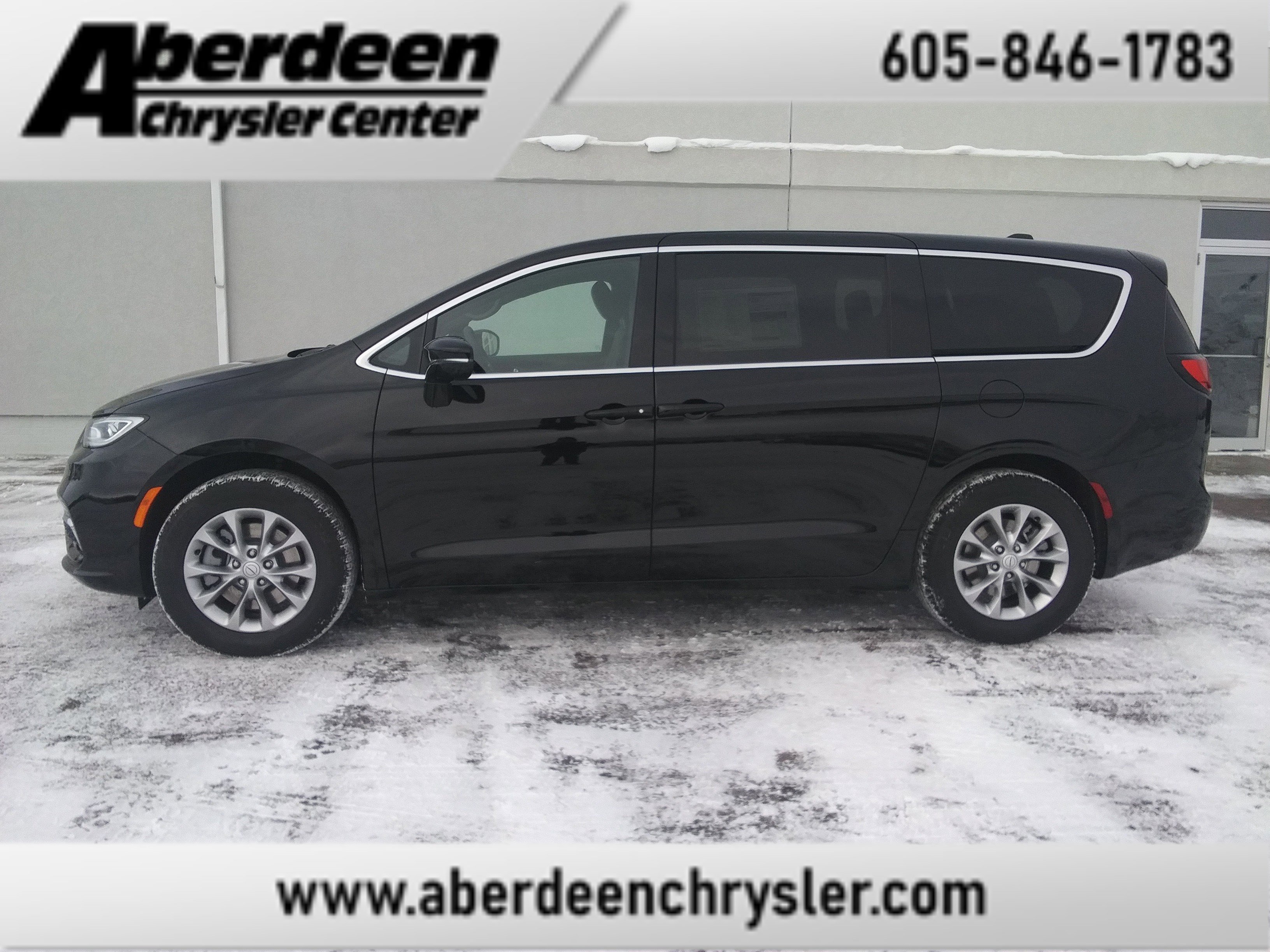 2026 Chrysler Pacifica Select's photo