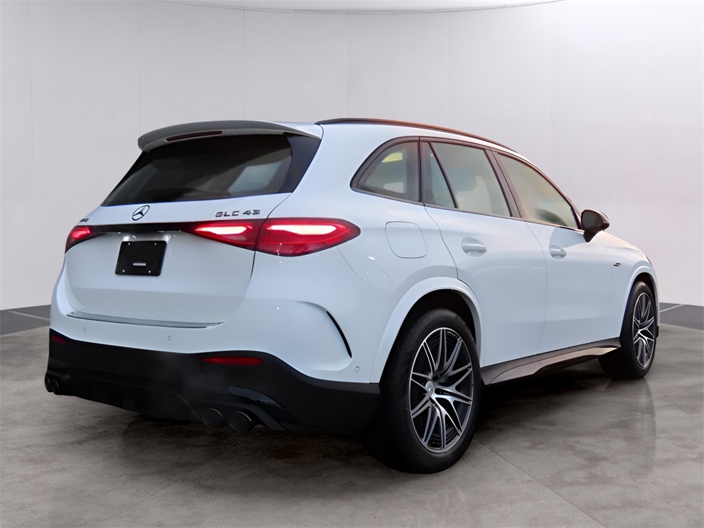 2025 Mercedes Benz GLC 43 AMG 4MATIC photo 4