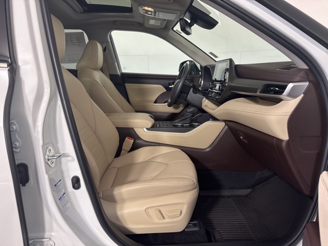 2022 Toyota Highlander XLE photo 4