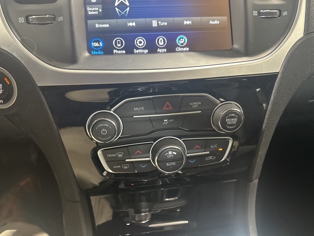 2023 Chrysler 300 Touring photo 21