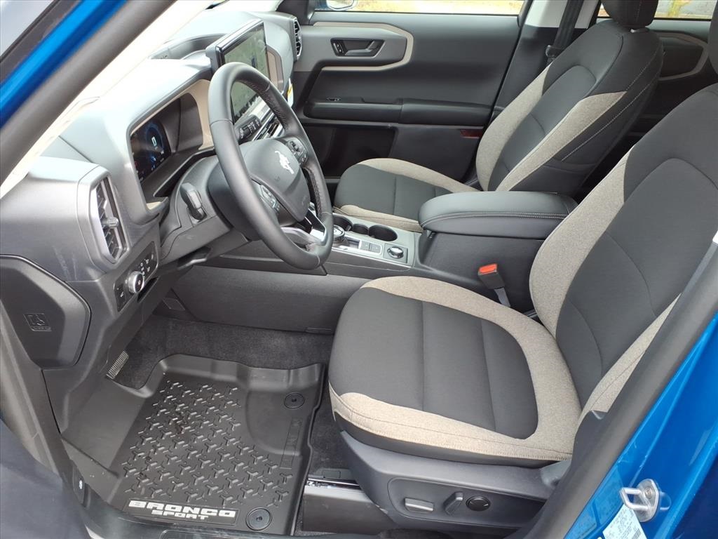 2025 Ford Bronco Big Bend photo 2