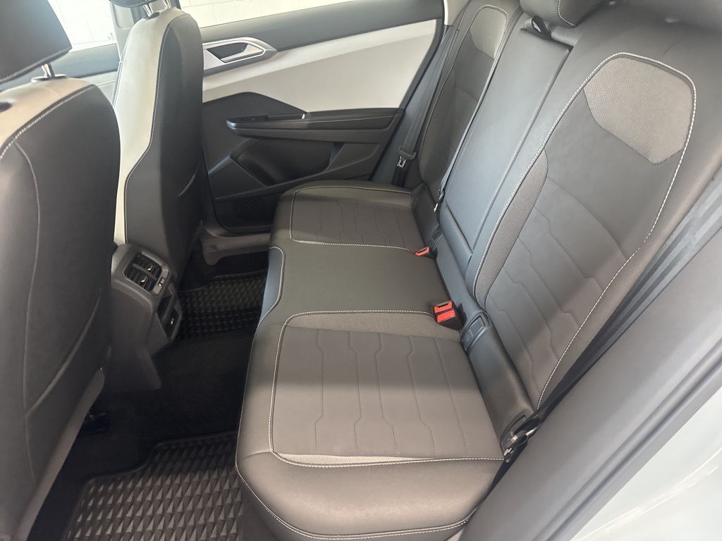 2025 Volkswagen Taos SE photo 21