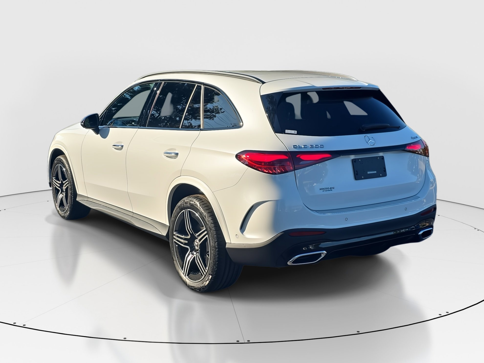 2026 Mercedes Benz GLC 300 4MATIC photo 4