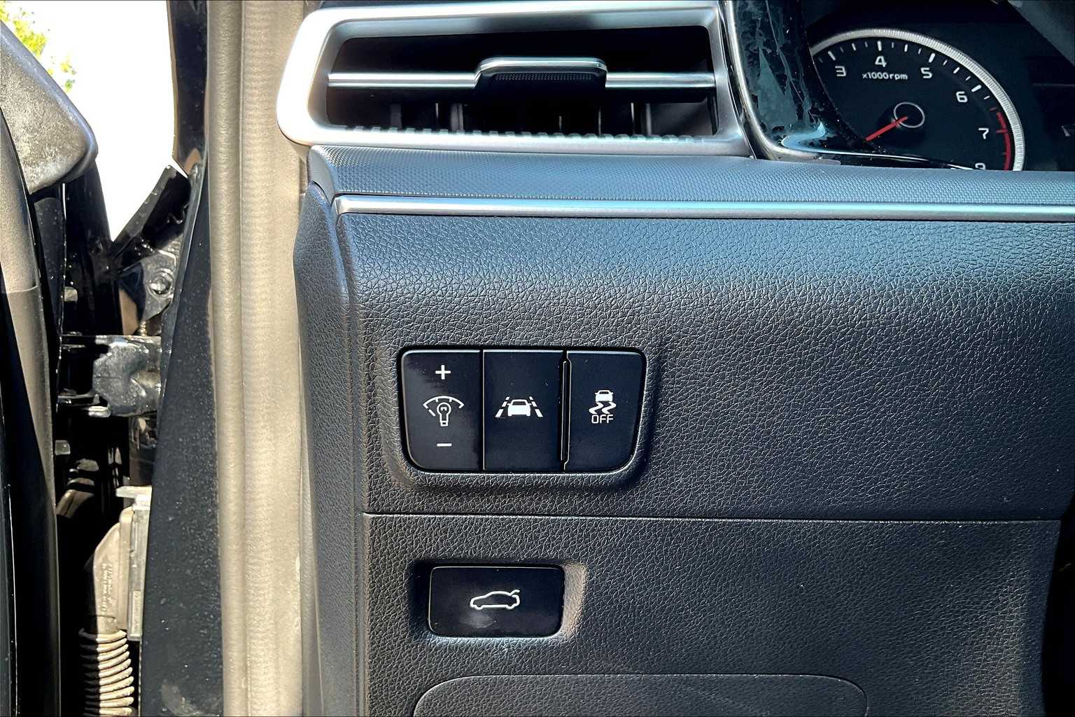 2022 Kia K5 GT-Line photo 31