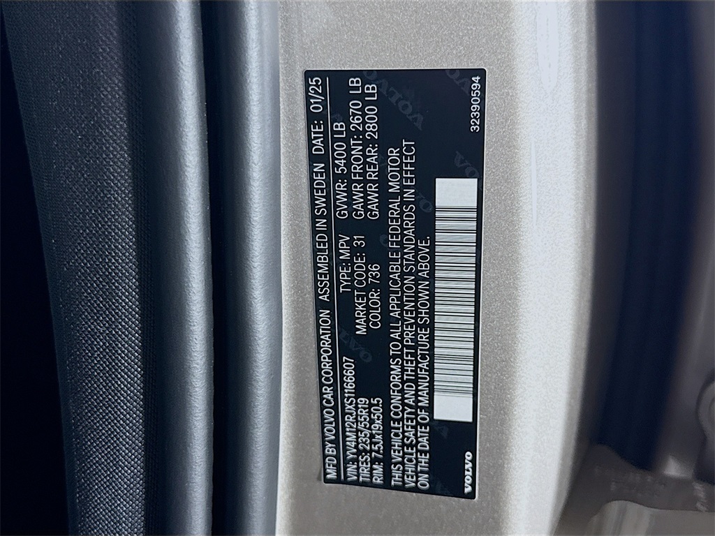 2025 Volvo XC60 B5 Core photo 31