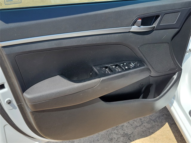 2020 Hyundai Elantra SE photo 16