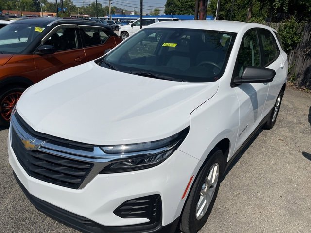 2024 Chevrolet Equinox LS photo 3