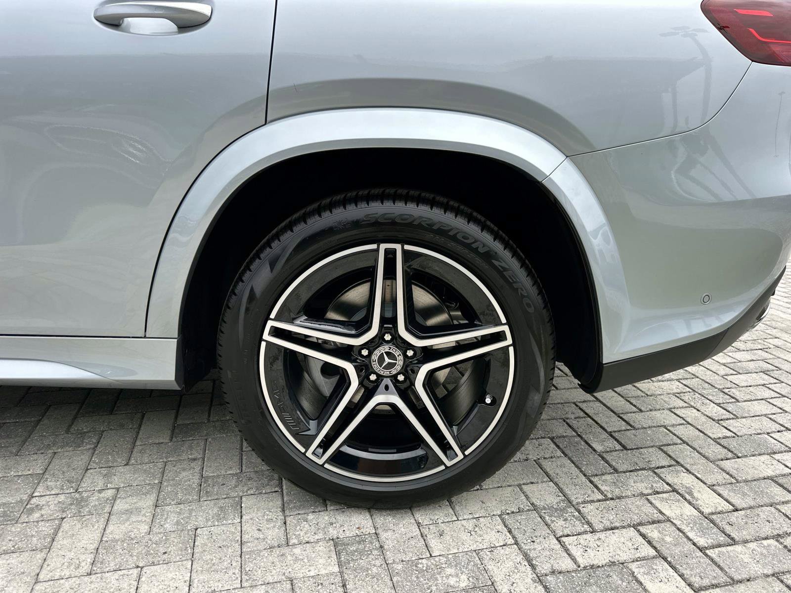 2026 Mercedes Benz GLS 450 4MATIC photo 11