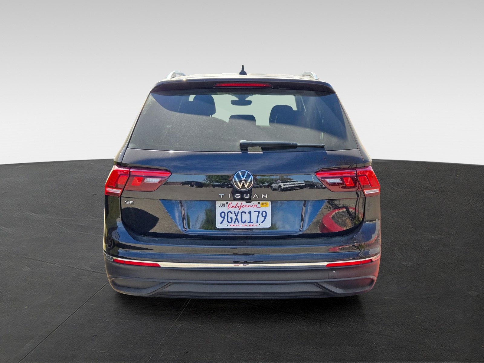 2023 Volkswagen Tiguan SE photo 4