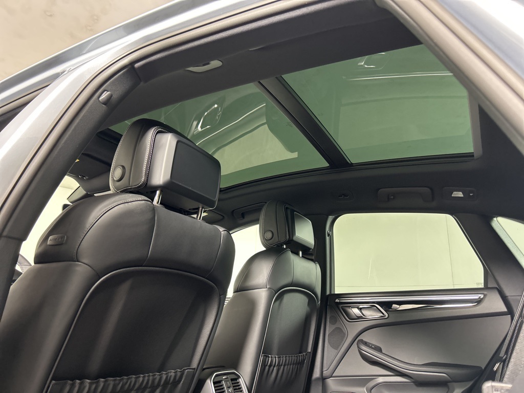 2025 Porsche Macan T photo 23