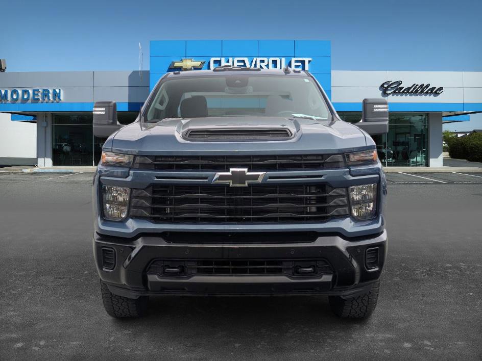 2025 Chevrolet Silverado 2500HD Custom photo 2