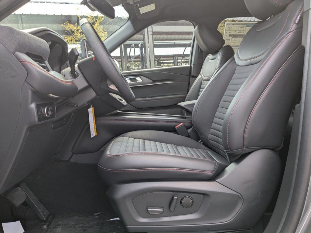 2025 Ford Explorer ST-Line photo 21