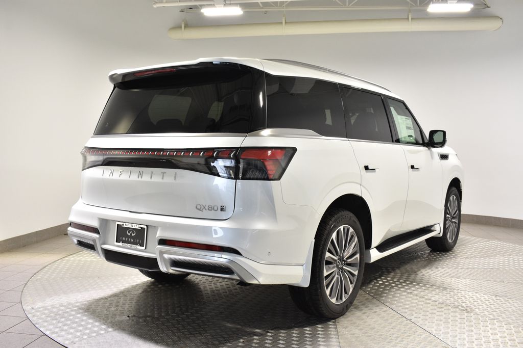 2026 Infiniti QX80 Luxe photo 3