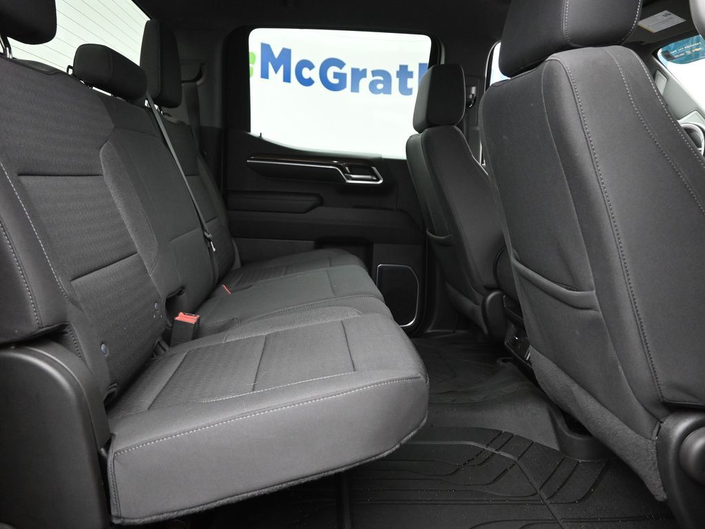 2023 Chevrolet Silverado 1500 LT photo 6