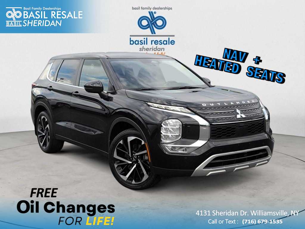 2022 Mitsubishi Outlander SE's photo