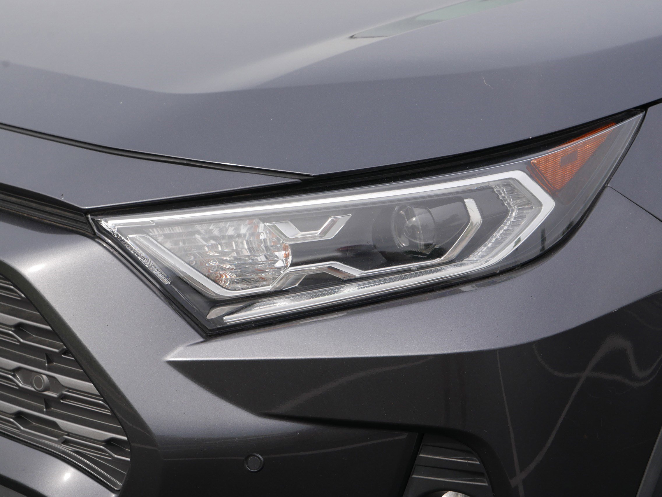 2019 Toyota RAV4 Hybrid Limited photo 14