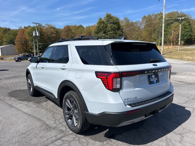 2025 Ford Explorer photo 4