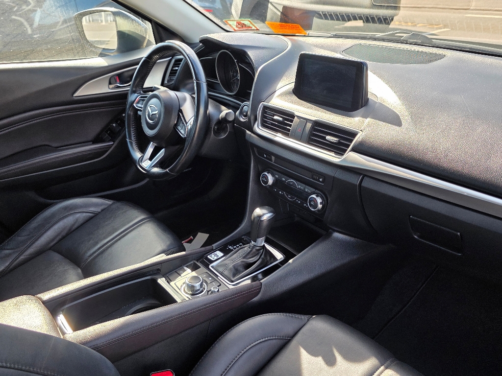 2018 Mazda Mazda3 Touring photo 5