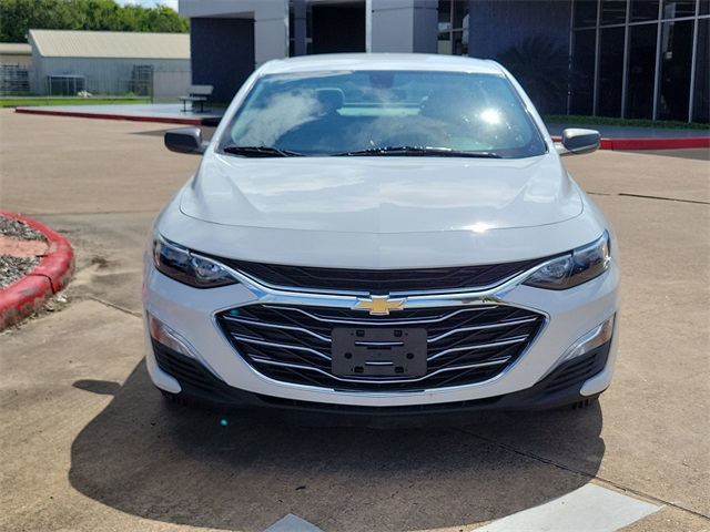 2019 Chevrolet Malibu LS photo 2