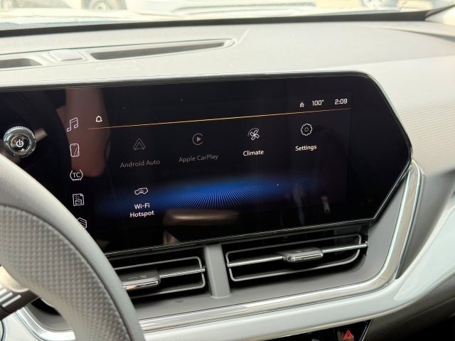 2025 Chevrolet Trax LT photo 17