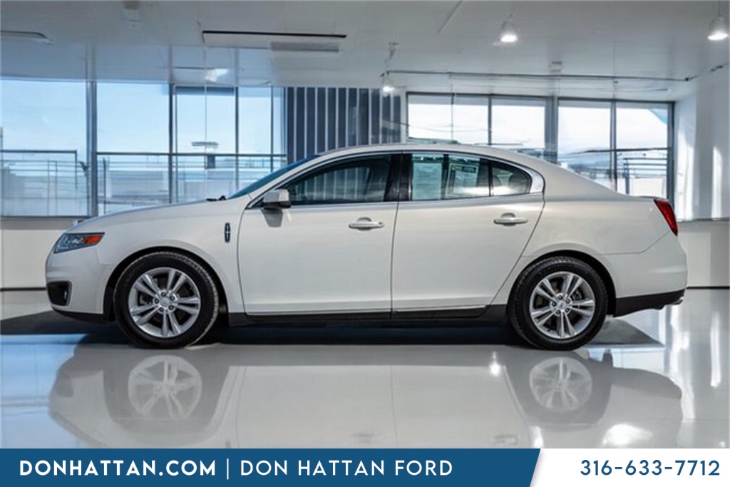 2012 Lincoln MKS photo 2