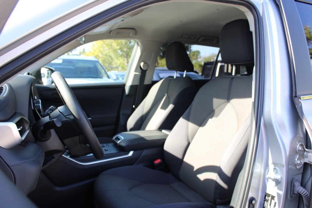 2023 Toyota Highlander L photo 4