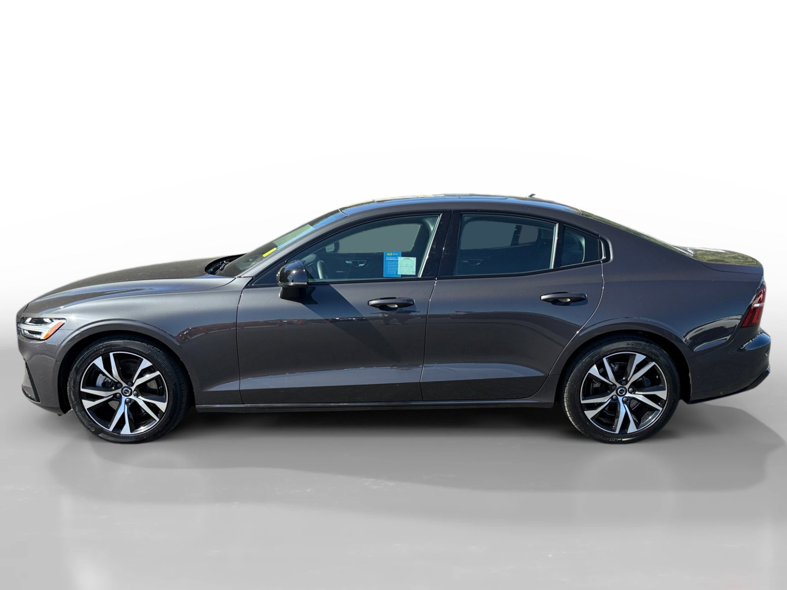 2024 Volvo S60 B5 Plus photo 2