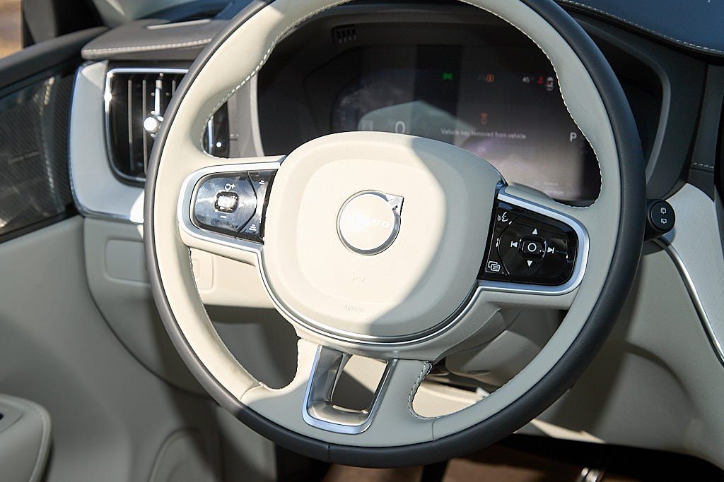 2026 VOLVO XC60 - Image 23