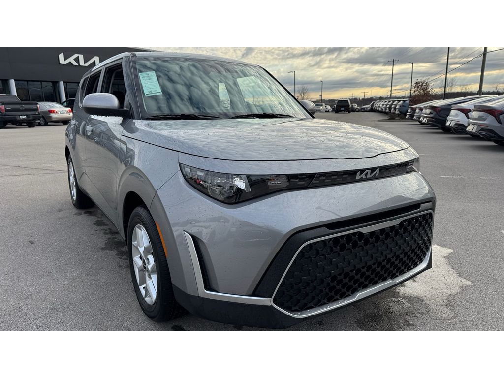 2025 Kia Soul LX's photo