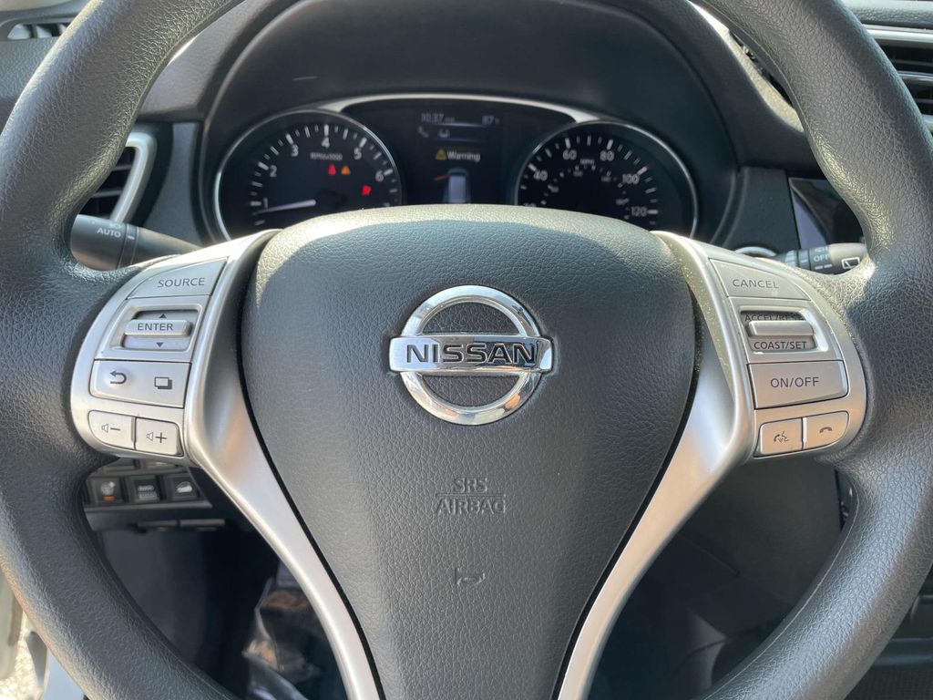 2015 Nissan Rogue SV photo 19