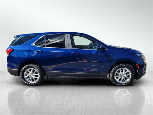 2022 Chevrolet Equinox LT photo 2