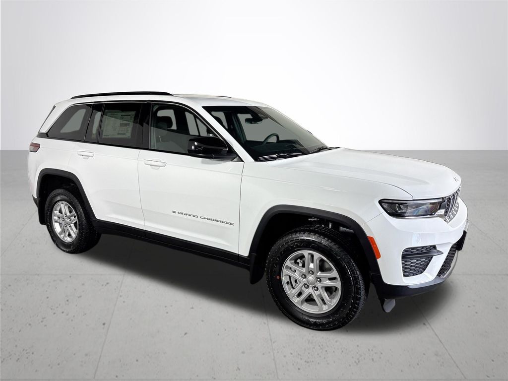 2025 Jeep Grand Cherokee Laredo photo 2