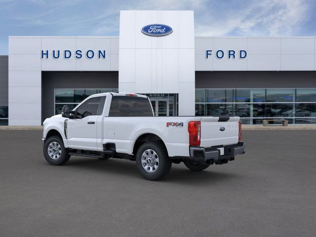 2025 Ford F-350 XLT photo 4