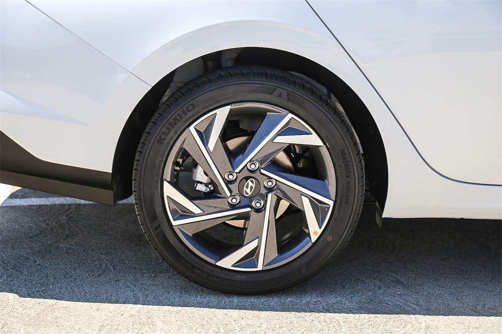 2025 Hyundai Elantra SEL Sport photo 7