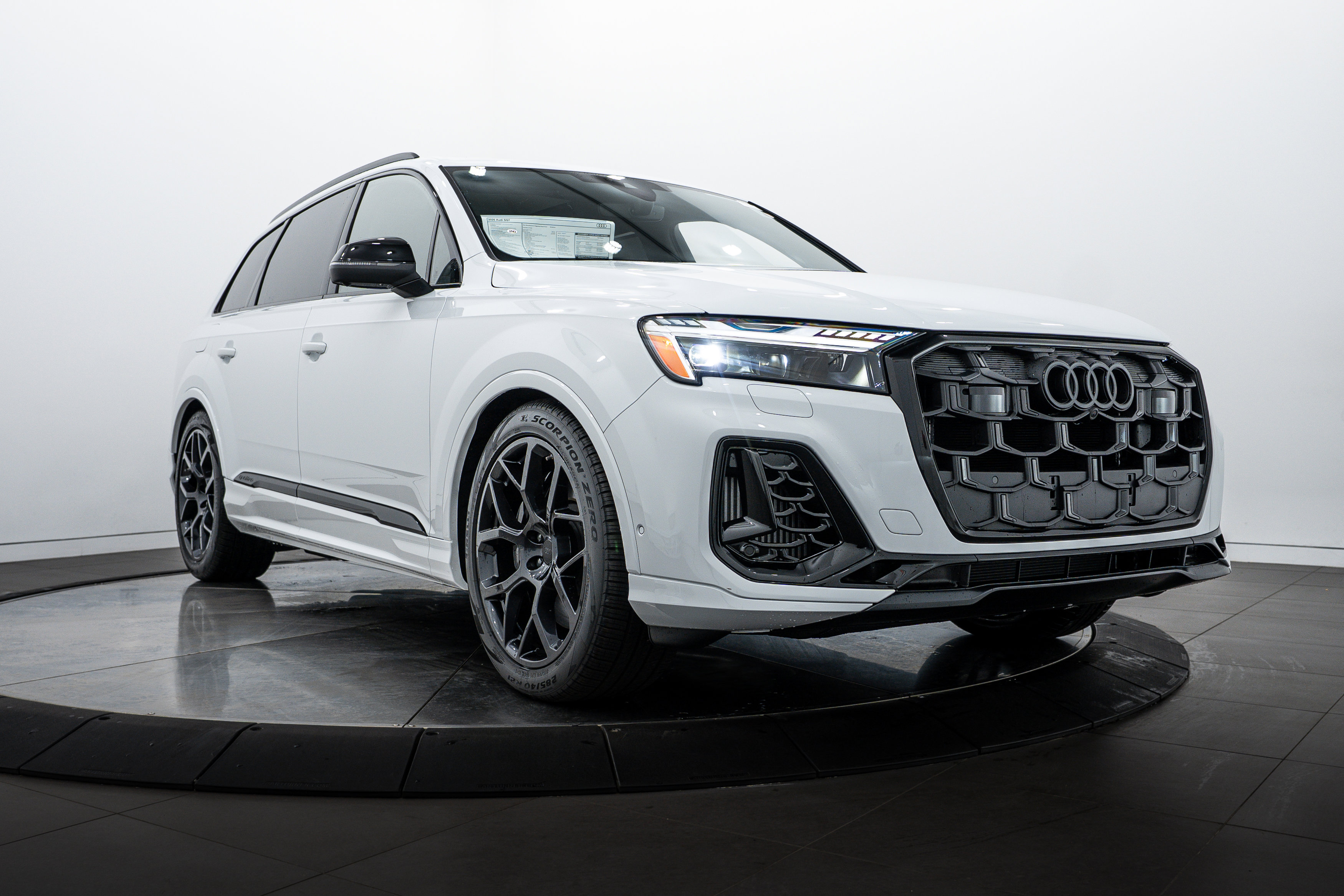 2026 Audi SQ7 Prestige's photo