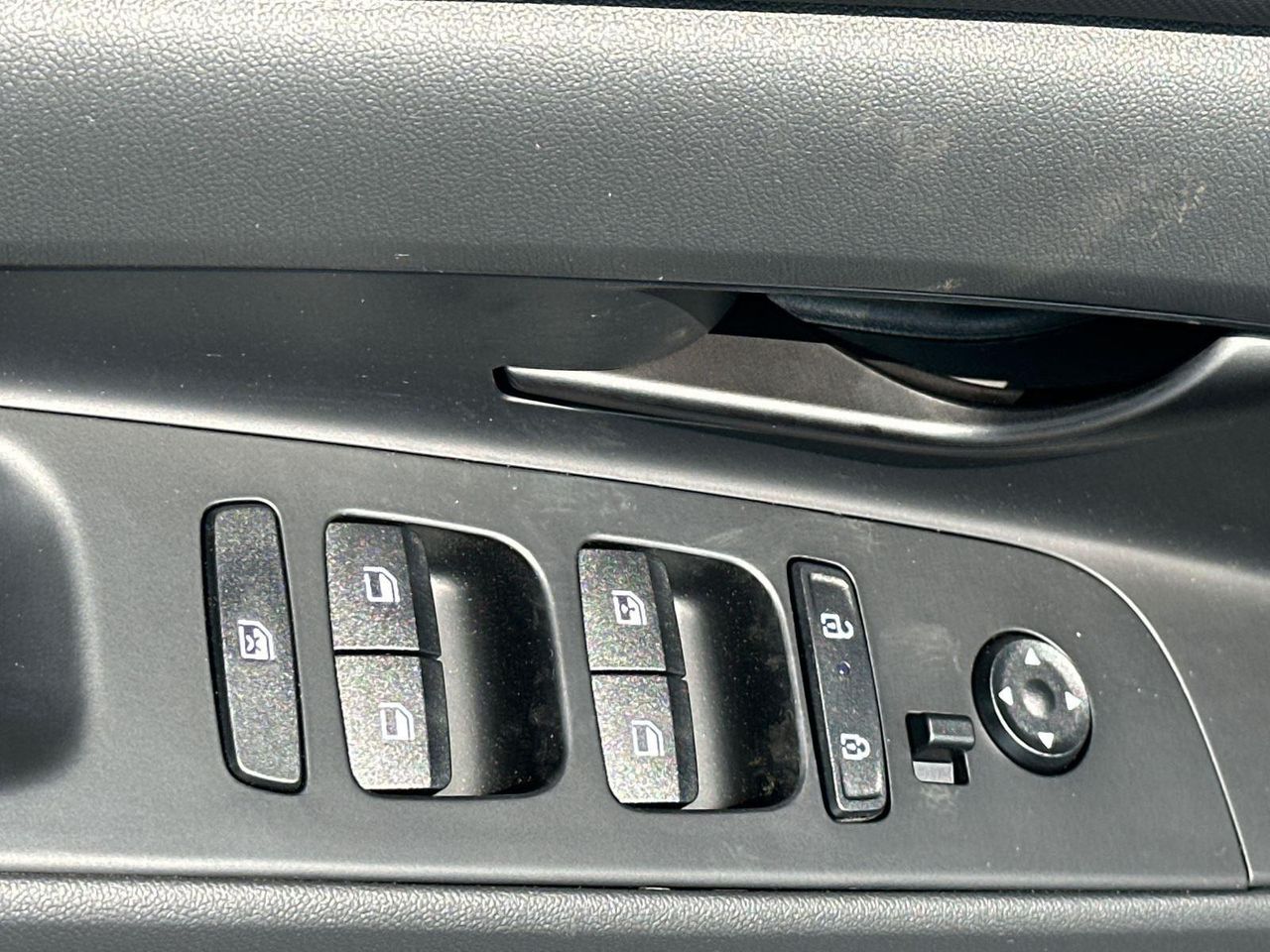 2025 Hyundai Elantra SEL Sport photo 8