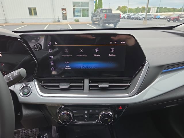 2025 Chevrolet Trax LT photo 16