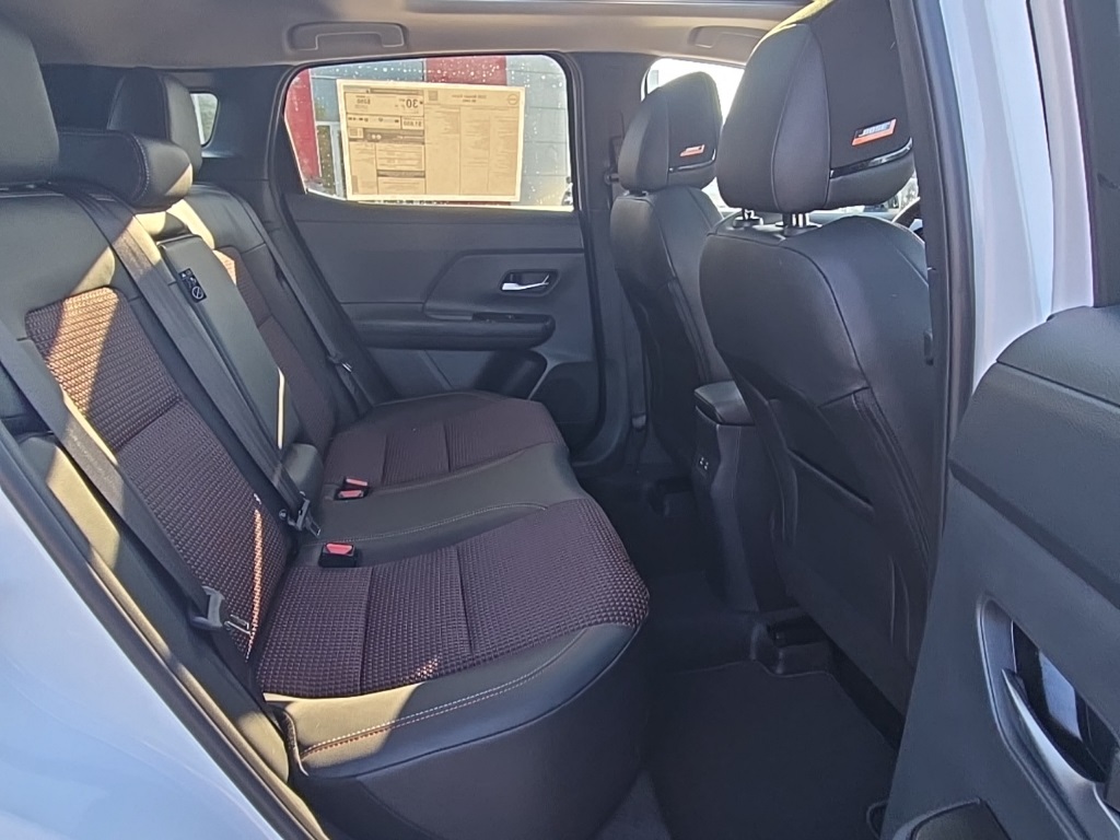 2026 Nissan Kicks SR photo 23