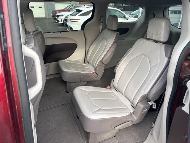 2017 Chrysler Pacifica Touring L photo 4