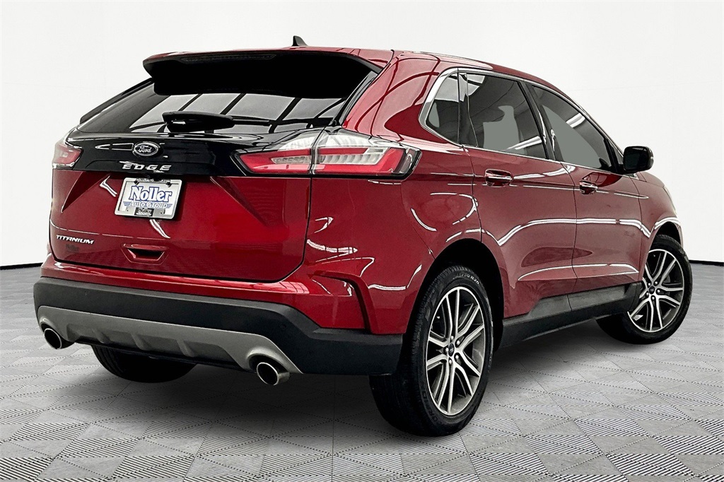 2021 Ford Edge Titanium photo 2