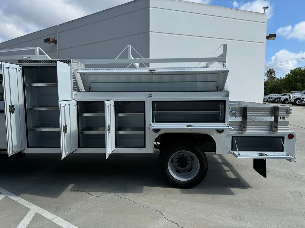 2024 Ford F-550 photo 15