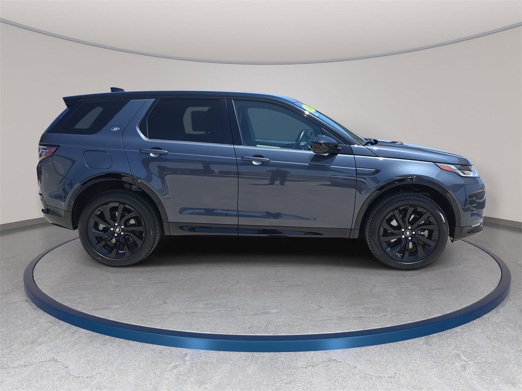 2025 Land Rover Discovery Sport SE photo 4