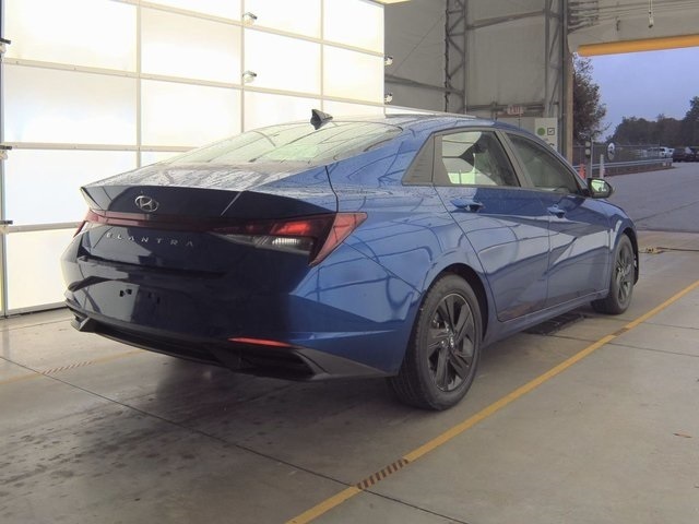 2022 Hyundai Elantra SEL Convenience photo 4
