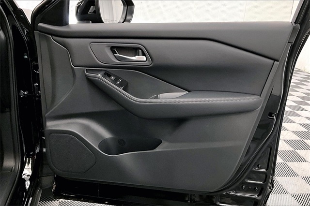 2025 Nissan Rogue SV photo 30