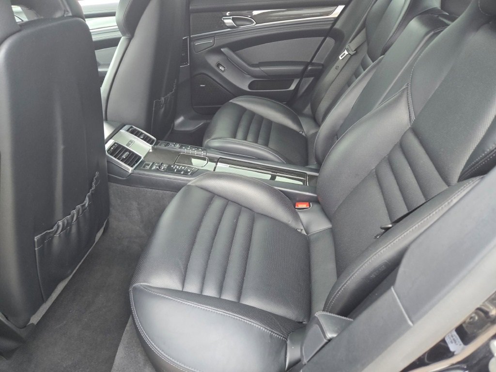 2015 Porsche Panamera GTS photo 20
