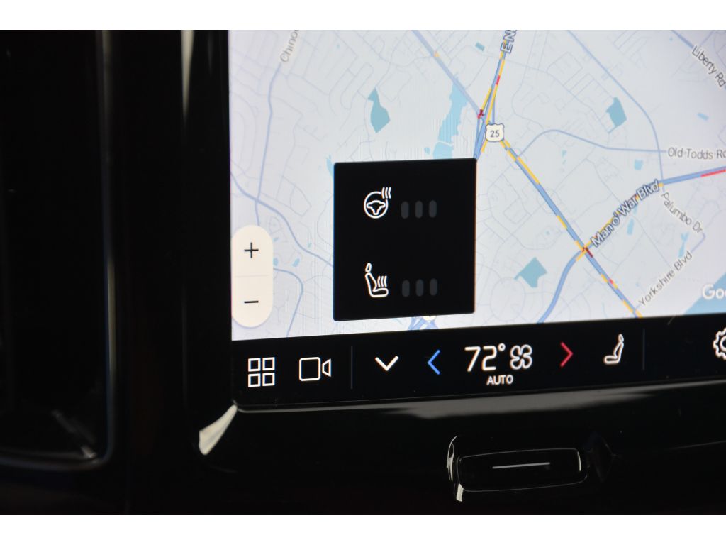 2023 Volvo XC60 B5 Plus photo 22