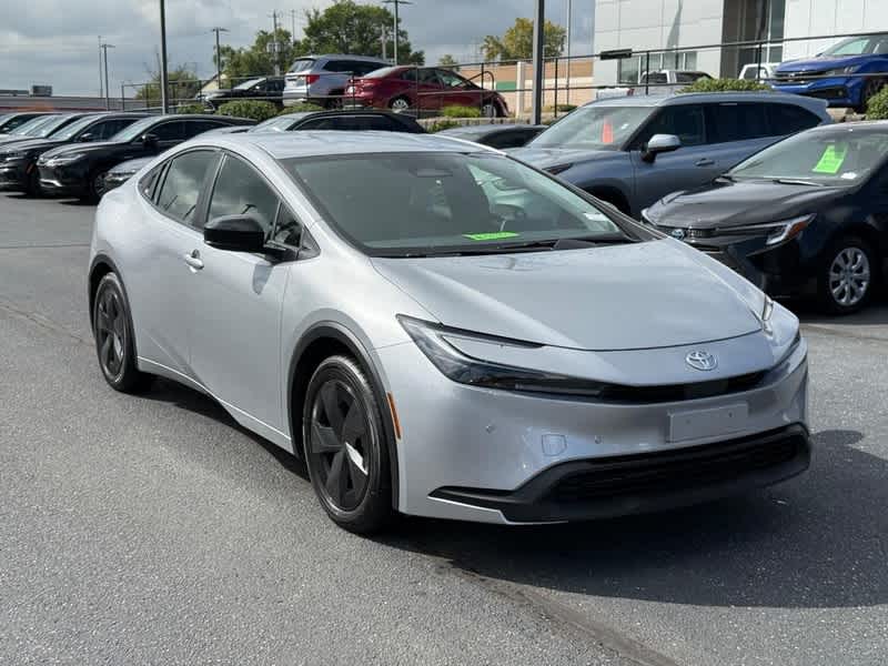 2024 Toyota Prius LE's photo